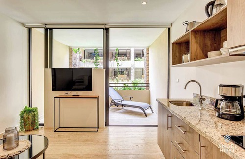 Centro Apartment | Private Balcony | Rooftop Pool | Gym | Near 5th