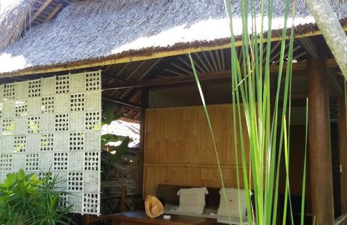Candi Dasa House | Puri Pandan Restaurant and Bungalow