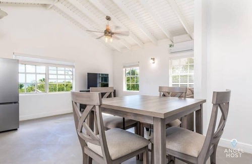Bottle Creek Apartment | Quiet Lagoon Retreat, WiFi, Kitchen, Near Beaches