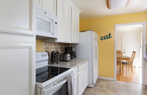 Bananna Belt House | Santa Cruz Comfort - Close Clean Convenient