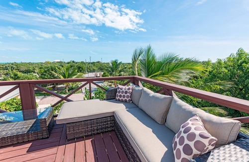 Long Bay Hills Villa | Sea La Vie - Beachside 2 Bedrooms Unit #4, with ocean views