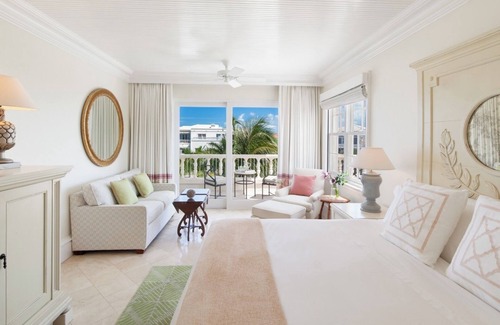 Grace Bay Hotel | Seaside Relaxation with Pool, Gourmet Dining, and Unbeatable Ocean Views