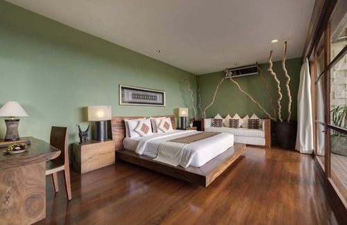 Taman Griya Villa | Stunning 8 Bedroom Villa Ocean View in Jimbaran;
