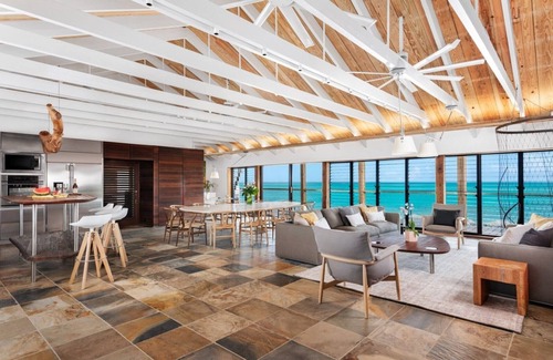 Providenciales Villa | Stunning 8-bdr Beachfront Villa at Thompson Cove - Fully Staffed