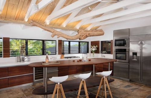 Providenciales Villa | Stunning 8-bdr Beachfront Villa at Thompson Cove - Fully Staffed