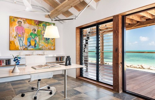 Providenciales Villa | Stunning 8-bdr Beachfront Villa at Thompson Cove - Fully Staffed