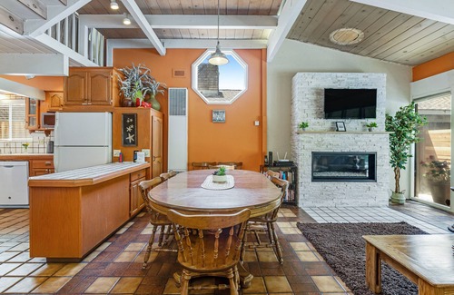 Rio del Mar House | Stylish coastal getaway near dining & golf with pool table - stroll to beach