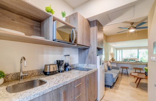 Centro Condo | Stylish Stay | Gym | Pools | Close to Beach & 5th