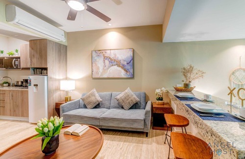 Centro Condo | Stylish Stay | Gym | Pools | Close to Beach & 5th
