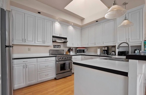 Seabright House | Sunny 3+ bedroom Home - 150 Yards to Seabright Beach!