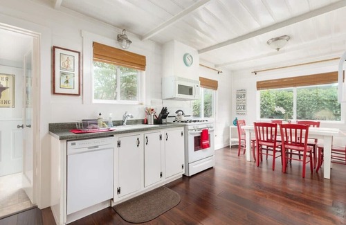 Eastside Santa Cruz House | Sunny Cove Cottage- Dog Friendly