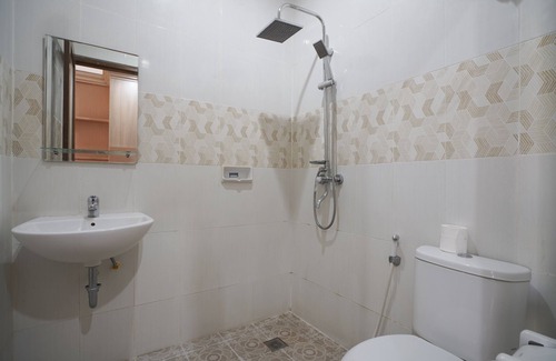 Renon Hotel | Super OYO Capital O 2166 Elitya Stay