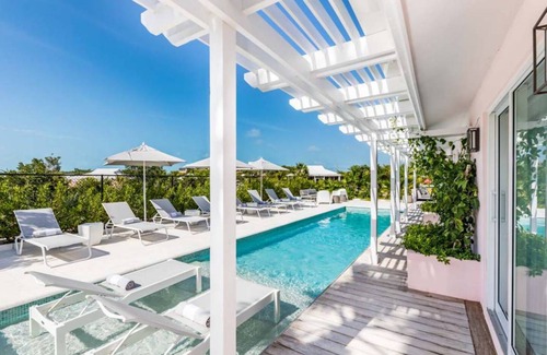 Discovery Bay Villa | Villa ∙ 5 bedrooms ∙ 8 guests