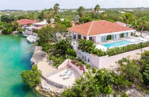 Discovery Bay Villa | Villa ∙ 5 bedrooms ∙ 8 guests