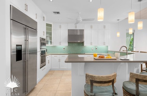 Ocean Point House | TC Villas - Lilikoi - Calm Beach, Pool, Kayaks & Family-Friendly Fun