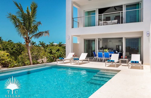 Providenciales House | TC Villas -Sandpebble -Family Beachfront with Pool & Snorkeling at Smith’s Reef