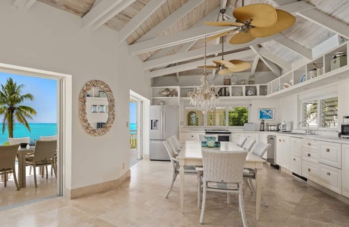 Providenciales House | TC Villas -Turtle Beach -Snorkeling, Kayaks & Family Entertainment