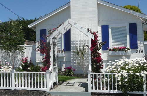 Aptos House | The Cottage at Seacliff - Block and half to the beach