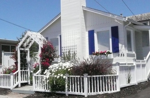Aptos House | The Cottage at Seacliff - Block and half to the beach