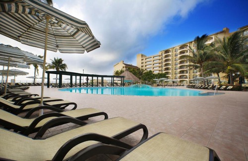 Zona Hotelera Resort | The Royal Islander – An All Suites Resort