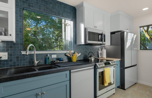 Eastside Santa Cruz House | Twin Lakes Coastal Retreat