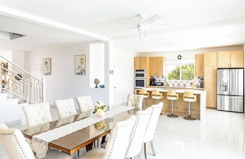 Discovery Bay Villa | Unique Blue Top Villa! with 4 bedrooms, Waterfront