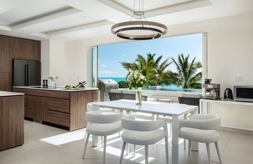 Long Bay Villa | Villa Blue Lagoon - 5 BR Beachfront