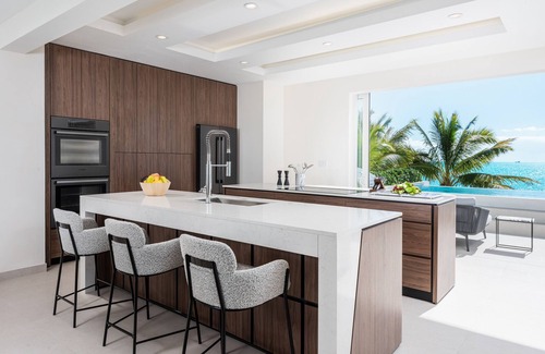 Long Bay Villa | Villa Blue Lagoon - 5 BR Beachfront