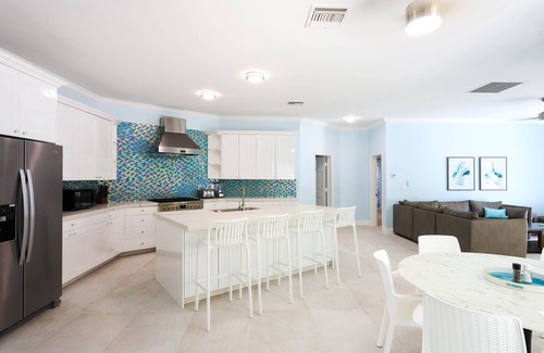 Leeward Settlement Villa | Villa Tropica - Near Grace Bay Beach - Newly Remodelled