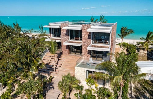 Long Bay Hills Villa | Villa Umi - 6-bedroom in Long Bay Beach, Turks and Caicos. Enquire NOW!