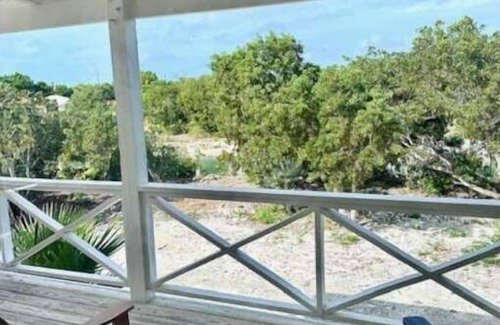 Discovery Bay House | Waterfront House - Upstairs
