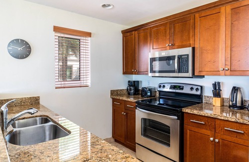 The Bight Condo | 1 BD,1.5 Bathroom, Beautiful Condo.