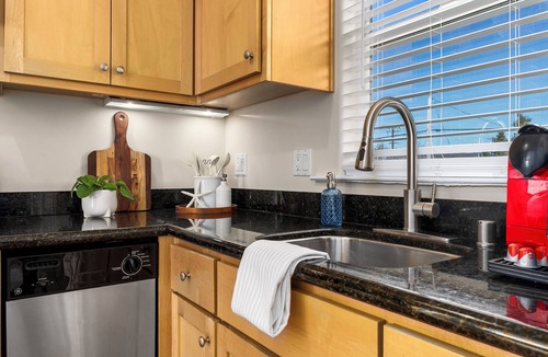 Eastside Santa Cruz House | 1 Bed/1 Bath plus Office - Beachy, Clean and Comfortable