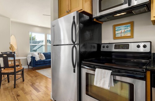 Eastside Santa Cruz House | 1 Bed/1 Bath plus Office - Beachy, Clean and Comfortable