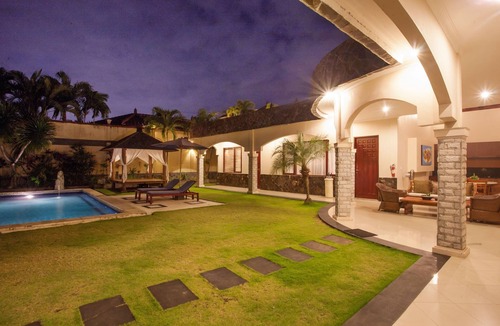 Bukit Villa | 1 BR Romantic Private Pool Villa in Ungasan Near GWK Cultural Park