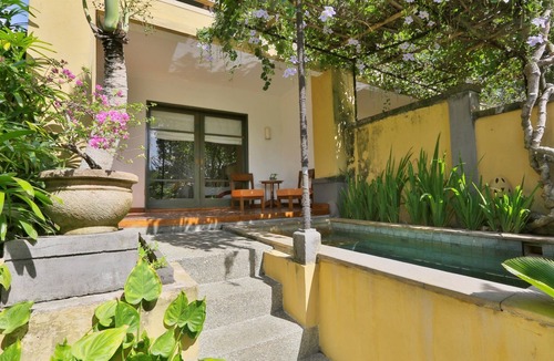 Penatih Villa | 1 BR Villa near Ubud with a private plunge pool and a living area incl breakfast