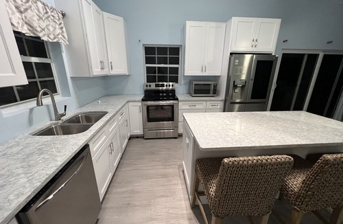 Whitby Villa | #1 Reviewed Pristine Private Beachfront Villa, Full Laundry & Kitchen, WiFi, A/C