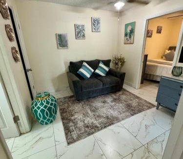Leeward Settlement Apartment | 15 mins walk to restaurants and beach