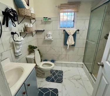 Leeward Settlement Apartment | 15 mins walk to restaurants and beach