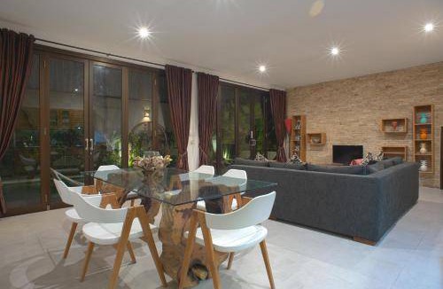 Central Seminyak Villa | 160 m² Villa ∙ 3 bedrooms ∙ 9 guests