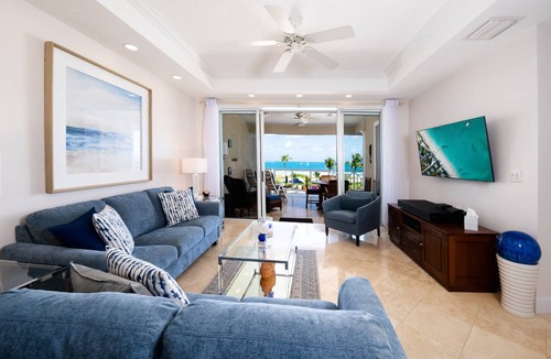 Grace Bay Condo | 172 m² Condo ∙ 2 bedrooms ∙ 5 guests
