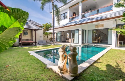 Imam Bonjol Villa | 178 m² Villa ∙ 3 bedrooms ∙ 6 guests