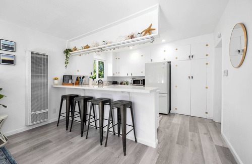 Eastside Santa Cruz House | 1950's Surf Shack - 6 min walk to beach!