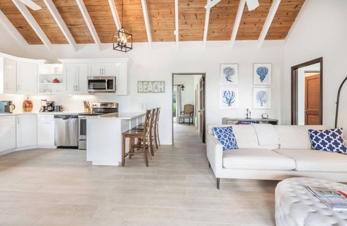 Venetian Road Settlement Villa | 2 Bedroom Villa With 360 Degree Views Set High On Hill On 5 Acre Estate.