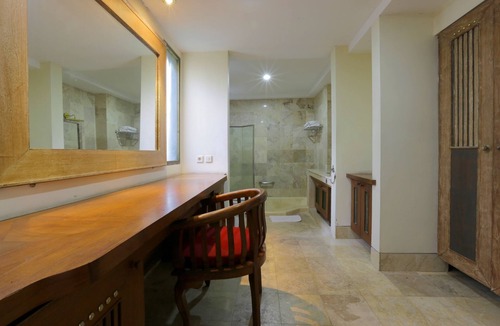 Penatih Villa | 2 bedroom villa, open-air living room overlooking the grounds and paddy fields