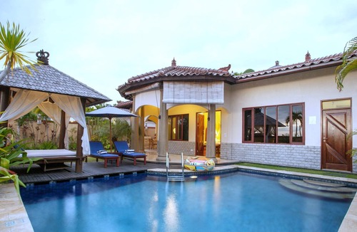Bukit Villa | 2 BR Private Pool Villa Near GWK Cultural Park, 10 minutes drive to the beach