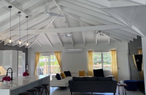 Grace Bay West Villa | 2 minute walk to Grace Bay Beach - Newly Renovated 4 Bedroom, 4 Full Bath.