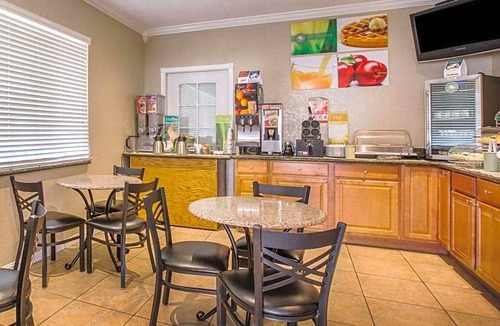 Westside Santa Cruz Hotel | 2-Star Hotel ∙ Quality Inn Santa Cruz
