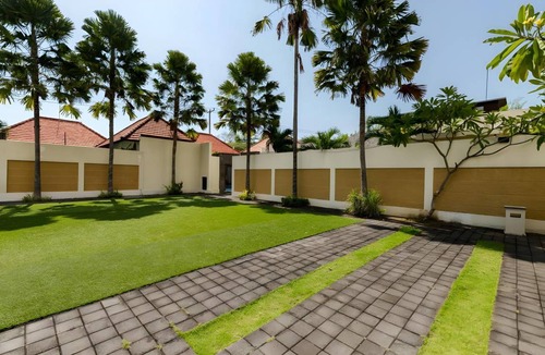 Sunset Road Villa | 200 m² Villa ∙ 1 bedroom ∙ 2 guests