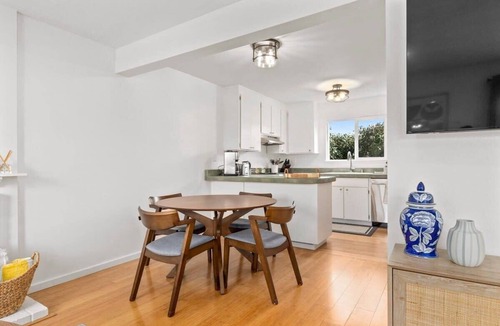 Eastside Santa Cruz House | 3 bedroom home - walk to Twin Lakes & Harbor!